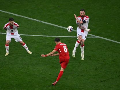 أردا غولر لحظة تسجيل هدف تركيا الثاني في مرمى جورجيا ببطولة أوروبا "يورو 2024"- 18 يونيو 2024 - Reuters