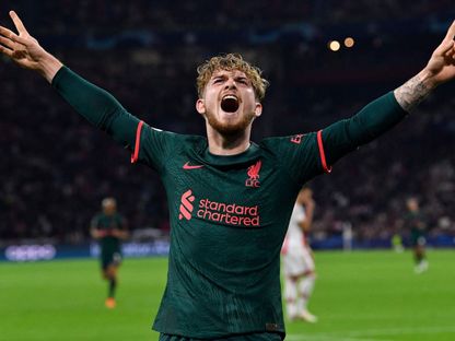 هيرفي إليوت لاعب ليفربول يحتفل بعد تسجيل الهدف الثالث في شباك أياكس - 26 أكتوبر 2022 - AFP