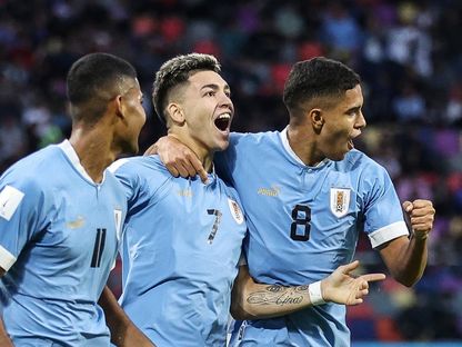 لاعبو منتخب الأوروغواي يحتفلون بعد التسجيل أمام المنتخب الأميركي في ربع نهائي كأس العالم للشباب - 4 يونيو 2023 - TWITTER/@FIFAWorldCup