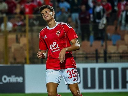 حمزة عبد الكريم مهاجم الأهلي المصري خلال مواجهة شبيبة القبائل في دوري أبطال إفريقيا - 22 نوفمبر 2025 - FACEBOOK/ALAHLY