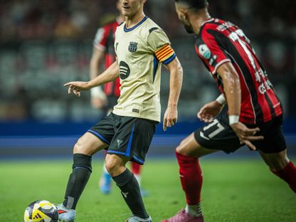 غافي لاعب برشلونة يحمل شارة القيادة خلال الفوز الودي أمام إف سي سيول في كوريا الجنوبية - 31 يوليو 2025 - X@FCBarcelona