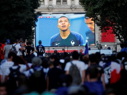 الجماهير الفرنسية تتابع مباراة منتخب بلادها أمام بلجيكا في نصف نهائي مونديال 2018    - REUTERS