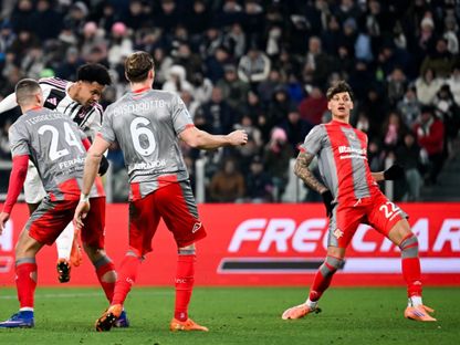 فيستون مكيني يسدد رأسية في مباراة يوفنتوس وكريمونيزي في الدوري الإيطالي - 12 يناير 2026 - juventusfc/x