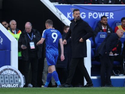 رود فان نيستلروي مدرب ليستر سيتي خلال مواجهة ليفربول بالدوري الإنجليزي الممتاز - 20 أبريل 2025 - REUTERS
