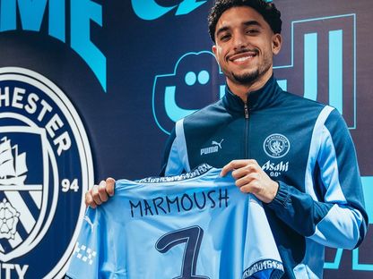 عمر مرموش يحمل القميص رقم 7 بعد تقديمه لاعبا لمانشستر سيتي - 23 يناير 2025 - X/@ManCity