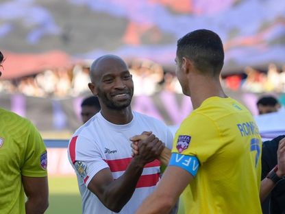 شيكابالا يصافح كريستيانو رونالدو قبل مباراة الزمالك والنصر بكأس الملك سلمان - 3 أغسطس 2023 - Twitter/UAFAAC