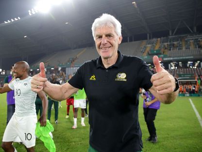 مدرب جنوب إفريقيا هوغو بروس يحتفل بالفوز على الرأس الأخضر في كأس أمم إفريقيا والتأهل لنصف النهائي - 3 فبراير 2024 - AWP