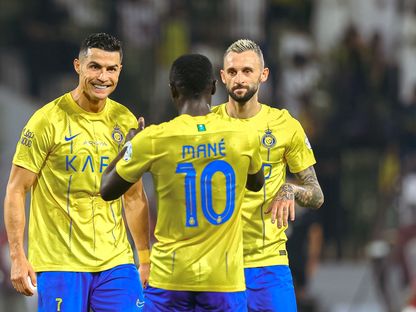 كريستيانو رونالدو يحتفل مع ساديو ماني ومارسيلو بروزوفيتش بعد التسجيل بمواجهة الرائد - 16 سبتمبر 2023 - X/@AlNassrFC