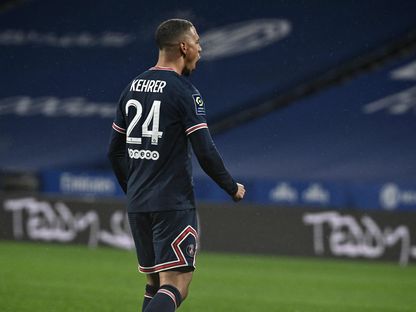 تيلو كيرر لاعب باريس سان جيرمان يحتفل بعد تسجيل التعادل في شباك ليون - AFP