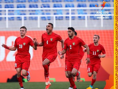 لاعبو منتخب الأردن يحتفلون بعد التسجيل أمام منتخب طاجيكستان في كأس آسيا للشباب تحت 20 عاما - 2 مارس 2023 - TWITTER/@afcasiancup_ar