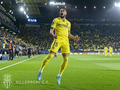 أرنو دانجوما لاعب فياريال يحتفل بعد التسجيل في مرمى بايرن ميونيخ - TWITTER/@VillarrealCFen