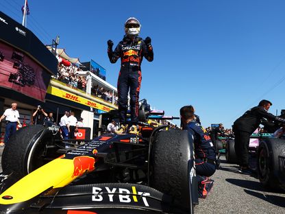 ماكس فرشتابن سائق رد بول يحتفل بعد الفوز بسباق جائزة فرنسا الكبرى للفورمولا-1 - 24 يوليو 2022 - TWITTER/@F1