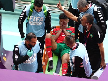 نصير مزراوي يغادر الملعب متأثراً بإصابته أمام كرواتيا - Reuters