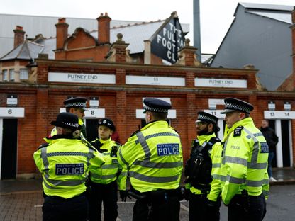 شرطيون في لندن قبل مباراة فولهام وأرسنال بالدوري الإنجليزي الممتاز - 8 ديسمبر 2024 - Reuters