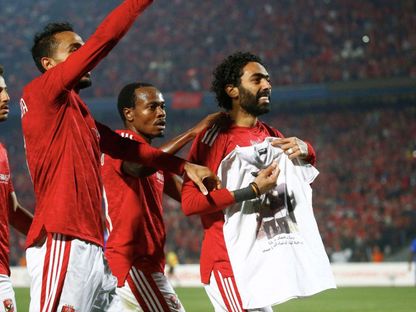 حسين الشحات يودع والده في مباراة الأهلي والهلال السوداني 2023 - Reuters