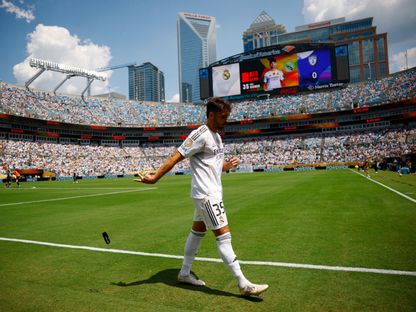 راؤول أسينسيو مدافع ريال مدريد يتعرض للطرد أمام باتشوكا - 22 يونيو 2025 - Reuters