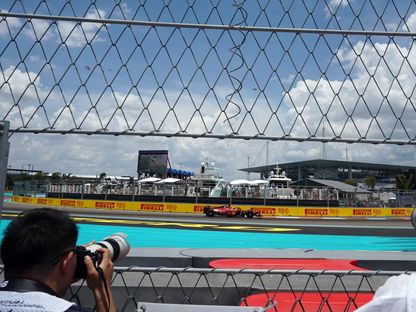 مصوران يلتقطان الصور خلال جائزة ميامي الكبرى في الفورمولا 1 - 6 مايو 2022 - USA TODAY Sports/ REUTERS