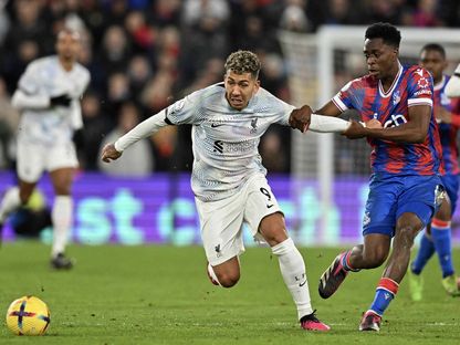 روبرتو فيرمينو في مباراة ليفربول وكريستال بالاس بالدوري الإنجليزي 25-2-2023 - Reuters