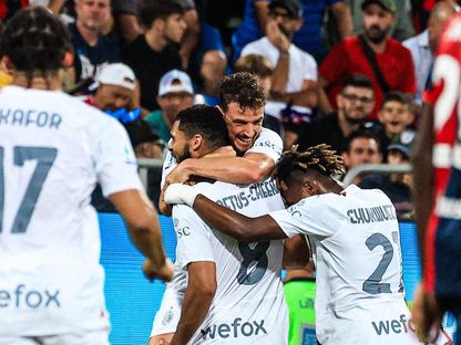 روبن لوفتوس تشيك لاعب ميلان يحتفل مع زملائه بهدفه في مرمى كالياري بالدوري الإيطالي - 27 سبتمبر 2023 - X/acmilanar