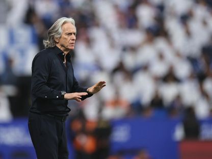 البرتغالي جورجي جيسوس مدرب الهلال خلال مواجهة الشباب - 21 أبريل 2025 - X/aawsat_spt