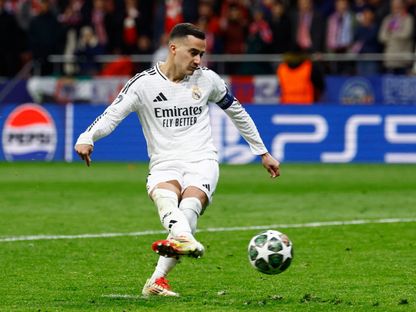 لوكاس فاسكيز لاعب ريال مدريد لحظة تنفيذ ركلة الترجيح أمام أتلتيكو مدريد بإياب ثمن نهائي دوري أبطال أوروبا - 13 مارس 2025 - Reuters