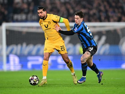 إيمري تشان ونيكولا زاليفسكي من مباراة أتالانتا وبوروسيا دورتموند بدوري أبطال أوروبا - 25 فبراير 2026 - Reuters