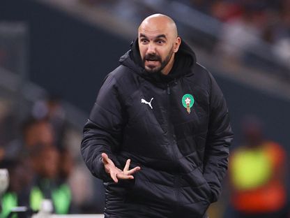 مدرب المغرب وليد الركراكي خلال مباراة ضد جنوب إفريقيا في التصفيات المؤهلة لكأس الأمم الإفريقية - 17 يونيو 2023 - Reuters
