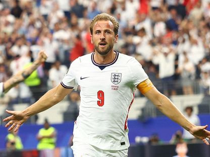 هاري كين مهاجم إنجلترا يحتفل بهدفه الثاني في مرمى كرواتيا في كأس العالم - 17 يونيو 2026 - Reuters
