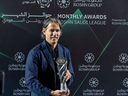 سيموني إنزاغي مدرب الهلال يتسلم جائزة مدرب الشهر قبل لقاء ضمك بالدوري السعودي - 4 يناير 2026 - x@SPL