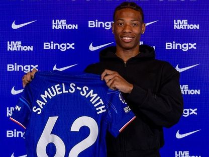 إيشي سامويلز-سميث بعد توقيع عقده الجديد مع تشيلسي - 15 أبريل 2025 - X/@ChelseaFC