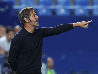 مدرب ديبورتيفو ألافيس كيكي سانشيز فلوريس - X@LaLiga