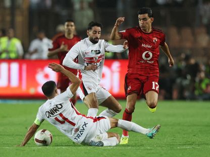 عدي الدباغ لاعب الزمالك في كرة مشتركة مع أشرف بن شرقي لاعب الأهلي - 11 أكتوبر 2026 - Reuters