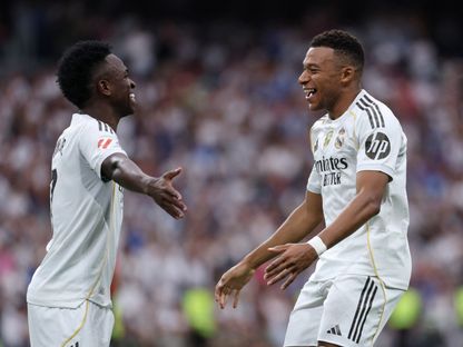 كيليان مبابي يحتفل مع فينيسيوس بالتسجيل لريال مدريد ضد إسبانيول - 20 سبتمبر 2025 - Reuters