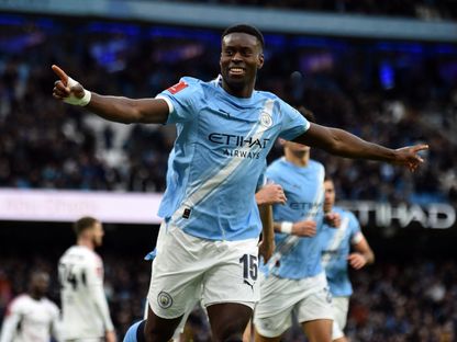 مارك غيهي مدافع مانشستر سيتي يحتفل بهدفه في مرمى سالفورد سيتي في كأس الاتحاد الإنجليزي - 14 فبراير 2026 - Reuters