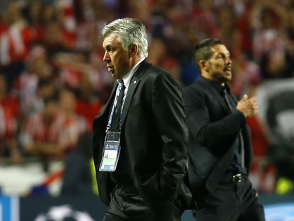 مدرب أتلتيكو مدريد دييغو سيميوني ومدرب ريال مدريد كارلو أنشيلوتي - 24 مايو 2014 - REUTERS