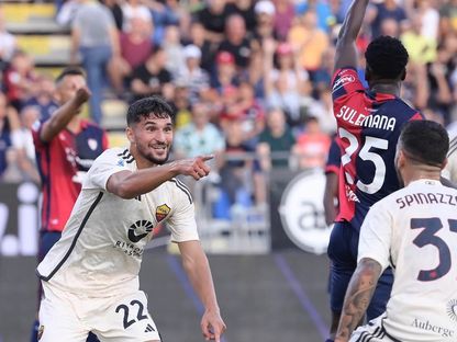 الجزائري حسام عوار لاعب روما يحتفل بعد التسجيل في شباك كالياري - 8 أكتوبر 2023 - X/@OfficialASRoma