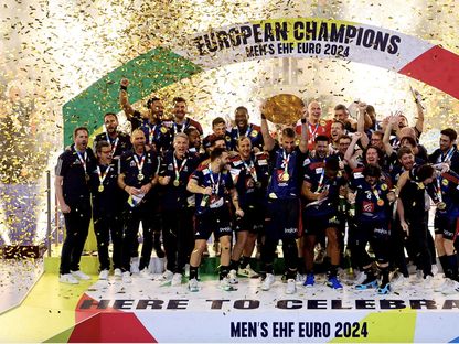 منتخب فرنسا لكرة اليد يتوج بطلاً لكأس أمم إوروبا 2024 بعد تغلبه على الدنمارك 28-1-2024 - Reuters