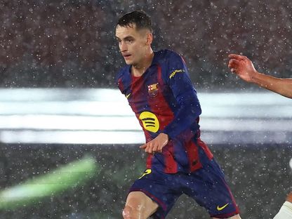 لاعب برشلونة مارك كاسادو في مباراة ريال أوفييدو بالدوري الإسباني - 25 يناير 2026 - Reuters