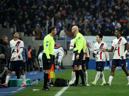 أشرف حكيمي بعد طرده خلال مباراة ستراسبورغ وباريس سان جيرمان بالدوري الفرنسي - 1 فبراير 2026 - Reuters