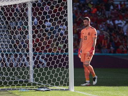 حسرة الحارس الإسباني أوناي سيمون بعد الخطأ الذي ارتكبه في مباراة كرواتيا في يورو 2020 - Pool via REUTERS
