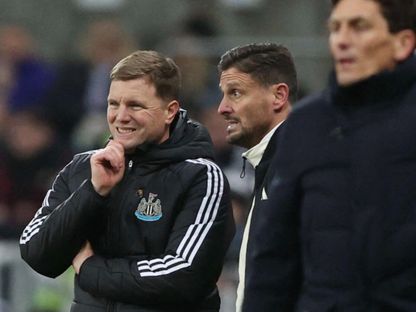 مدرب نيوكاسل يونايتد إيدي هاو خلال الخسارة أمام برينتفورد في الدوري الإنجليزي - 7 فبراير 2026 - Reuters