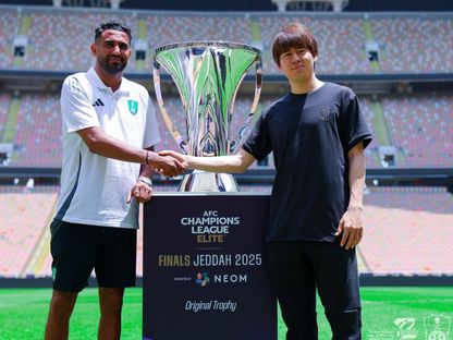 الجزائري رياض محرز نجم الأهلي السعودي مع كأس دوري أبطال آسيا للنخبة - 2 مايو 2025 - X/ALAHLI_FC