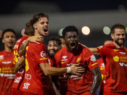 احتفال لاعبي القادسية بتسجيل هدف في مرمى الخليج بدوري روشن السعودي - 19 سبتمبر 2025 - X/@aawsat_spt