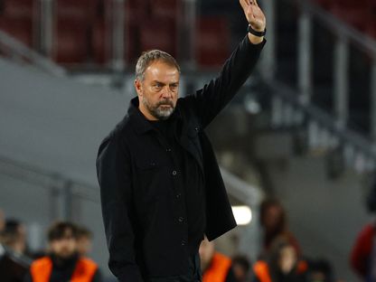 هانزي فليك مدرب برشلونة خلال لقاء أوساسونا بالدوري الإسباني - 13 ديسمبر 2025 - Reuters