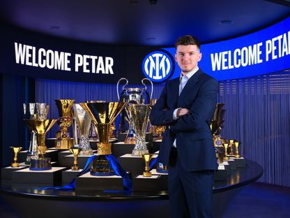 بيتار سوشيتش أثناء تقديمه بعد انضمامه لإنتر ميلان - 4 يونيو 2025 - X/@inter