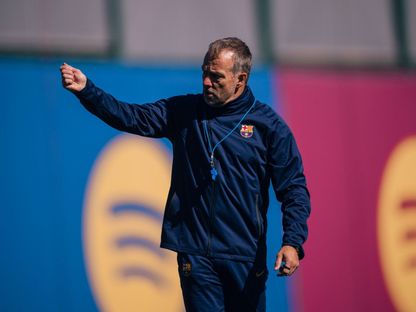 هانزي فليك خلال تدريب لبرشلونة - 9 أكتوبر 2026 - fcbarcelona.es