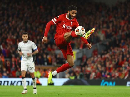 جو غوميز خلال مباراة بين ليفربول وأتالانتا في الدوري الأوروبي - 11 أبريل 2024 - Reuters