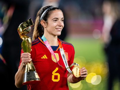أيتانا بونماتي لاعبة منتخب إسبانيا تحتفل بالتتويج بلقب كأس العالم للسيدات - 20 أغسطس 2023  - Reuters