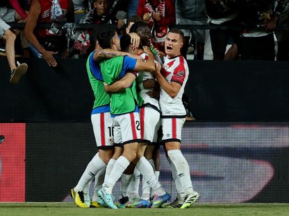 لاعبو رايو فايكانو يحتفلون بهدف التعادل مع برشلونة في الدوري الإسباني - 31 أغسطس 2025 - Reuters