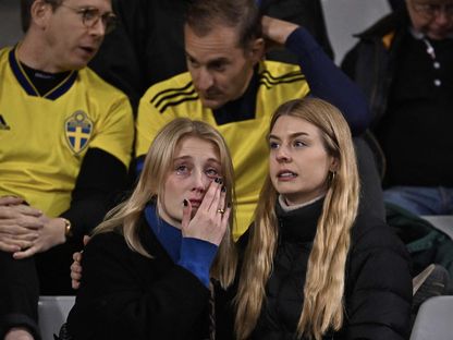 شاهد.. ذعر وخوف يلغي مباراة بلجيكا والسويد بتصفيات يورو 2024